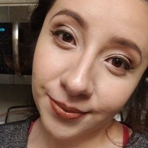 Meet your Posher, Claudia